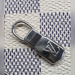 Louis Vuitton Zipper Pull X1